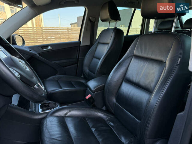Чорний Фольксваген Тігуан, об'ємом двигуна 2 л та пробігом 257 тис. км за 12800 $, фото 31 на Automoto.ua