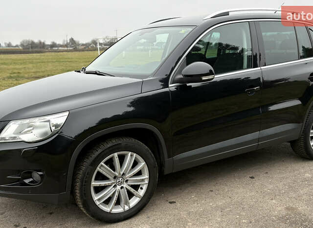 Черный Фольксваген Тигуан, объемом двигателя 1.39 л и пробегом 213 тыс. км за 9399 $, фото 1 на Automoto.ua