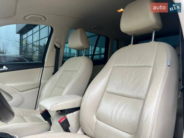 Чорний Фольксваген Тігуан, об'ємом двигуна 1.97 л та пробігом 336 тис. км за 14100 $, фото 8 на Automoto.ua