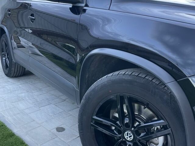 Чорний Фольксваген Тігуан, об'ємом двигуна 2 л та пробігом 230 тис. км за 13000 $, фото 2 на Automoto.ua