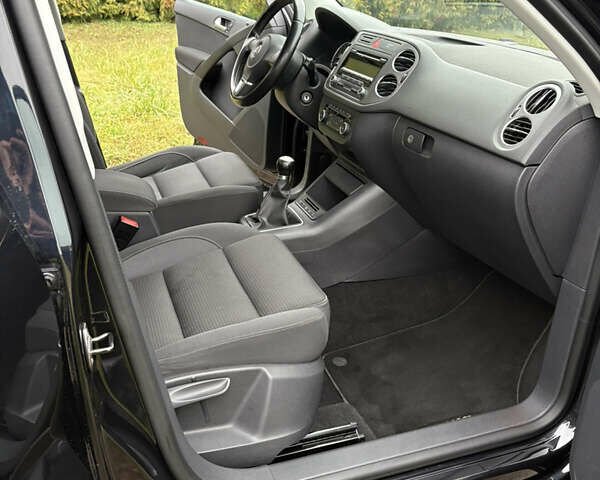 Черный Фольксваген Тигуан, объемом двигателя 1.39 л и пробегом 213 тыс. км за 9399 $, фото 29 на Automoto.ua