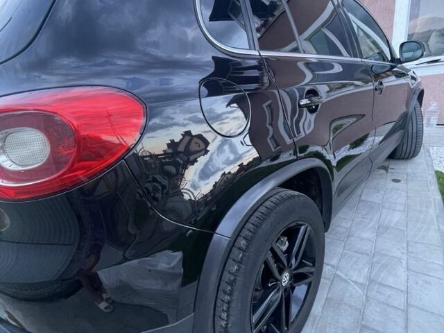 Чорний Фольксваген Тігуан, об'ємом двигуна 2 л та пробігом 230 тис. км за 13000 $, фото 5 на Automoto.ua
