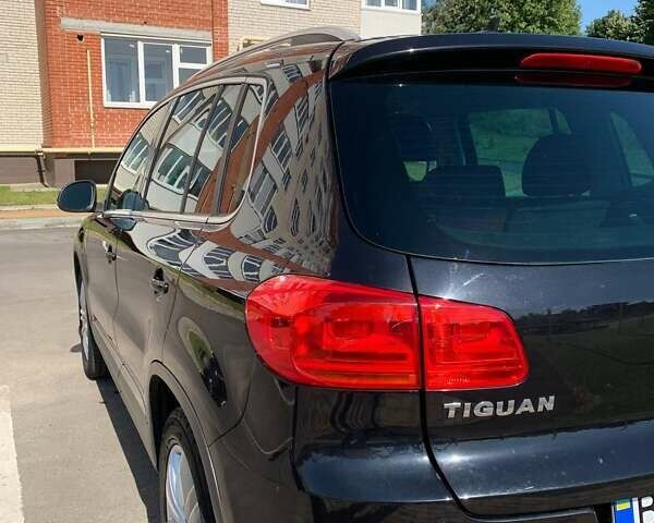 Чорний Фольксваген Тігуан, об'ємом двигуна 2 л та пробігом 226 тис. км за 11600 $, фото 4 на Automoto.ua