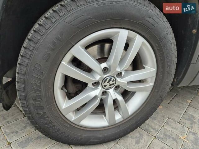 Чорний Фольксваген Тігуан, об'ємом двигуна 1.39 л та пробігом 253 тис. км за 11500 $, фото 45 на Automoto.ua
