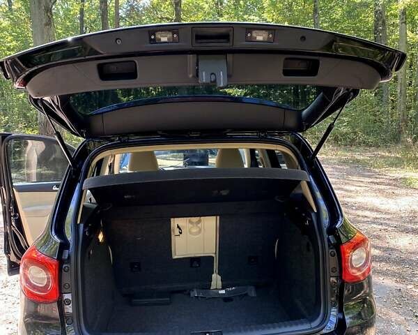 Черный Фольксваген Тигуан, объемом двигателя 2 л и пробегом 250 тыс. км за 12000 $, фото 9 на Automoto.ua