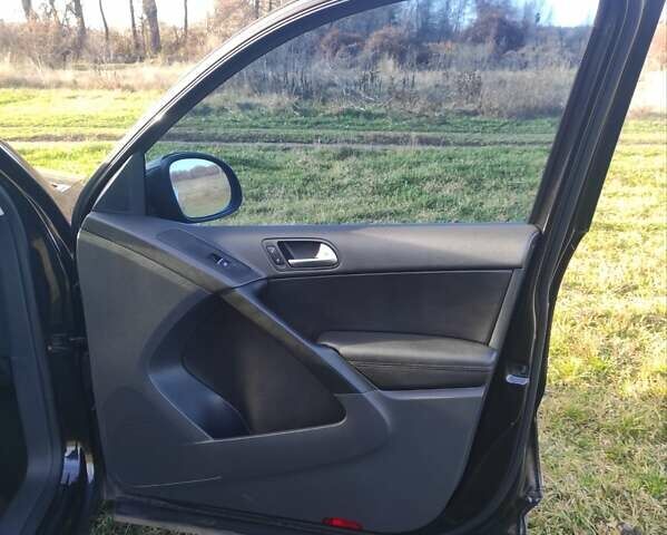 Чорний Фольксваген Тігуан, об'ємом двигуна 2 л та пробігом 285 тис. км за 9700 $, фото 17 на Automoto.ua