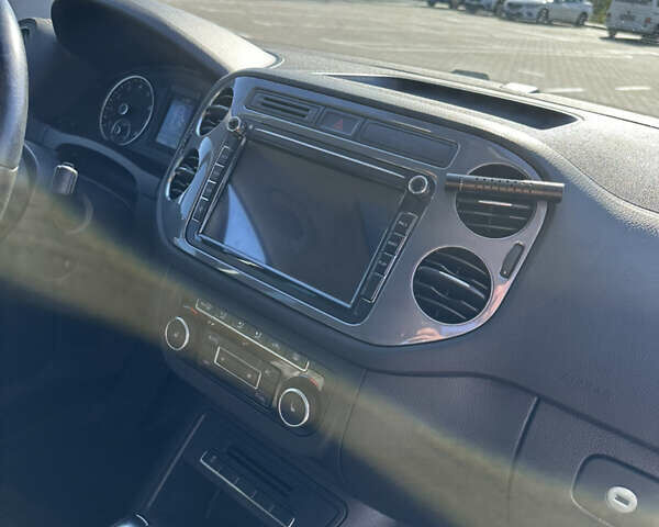 Черный Фольксваген Тигуан, объемом двигателя 1.98 л и пробегом 123 тыс. км за 14800 $, фото 13 на Automoto.ua