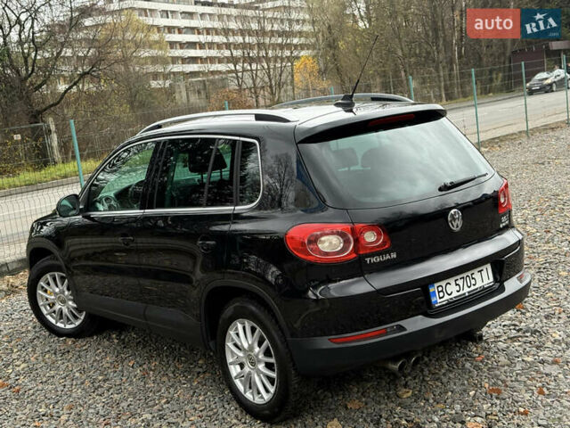 Чорний Фольксваген Тігуан, об'ємом двигуна 2 л та пробігом 238 тис. км за 10599 $, фото 69 на Automoto.ua
