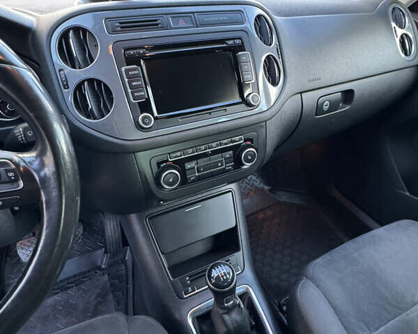 Черный Фольксваген Тигуан, объемом двигателя 1.97 л и пробегом 182 тыс. км за 14000 $, фото 12 на Automoto.ua