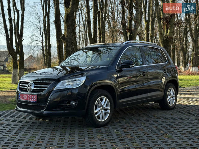 Чорний Фольксваген Тігуан, об'ємом двигуна 2 л та пробігом 257 тис. км за 12800 $, фото 4 на Automoto.ua