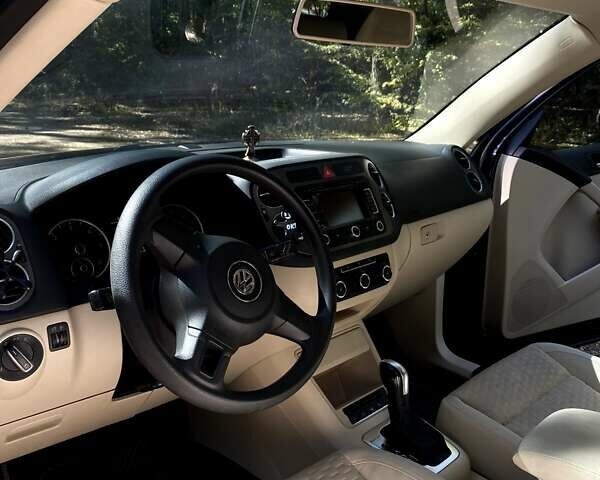 Черный Фольксваген Тигуан, объемом двигателя 2 л и пробегом 250 тыс. км за 12000 $, фото 14 на Automoto.ua