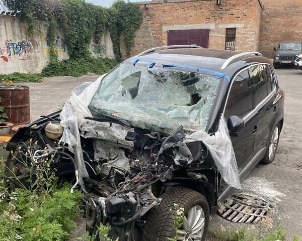 Чорний Фольксваген Тігуан, об'ємом двигуна 2 л та пробігом 270 тис. км за 2999 $, фото 2 на Automoto.ua