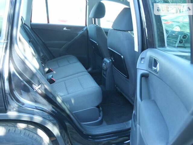 Черный Фольксваген Тигуан, объемом двигателя 2 л и пробегом 238 тыс. км за 10000 $, фото 4 на Automoto.ua