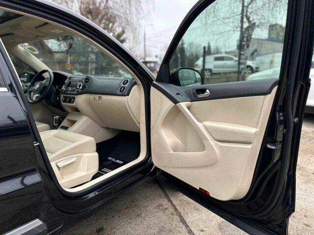 Черный Фольксваген Тигуан, объемом двигателя 2 л и пробегом 156 тыс. км за 12700 $, фото 6 на Automoto.ua