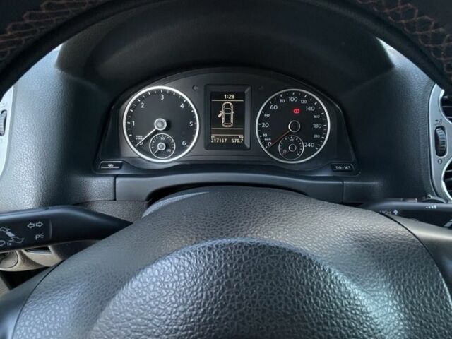 Чорний Фольксваген Тігуан, об'ємом двигуна 2 л та пробігом 230 тис. км за 13000 $, фото 19 на Automoto.ua