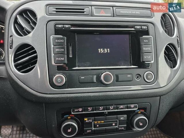 Чорний Фольксваген Тігуан, об'ємом двигуна 1.39 л та пробігом 253 тис. км за 11500 $, фото 26 на Automoto.ua