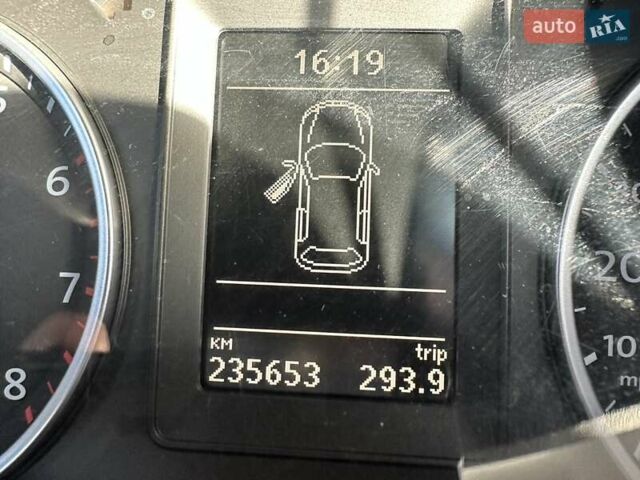 Черный Фольксваген Тигуан, объемом двигателя 2 л и пробегом 237 тыс. км за 10100 $, фото 6 на Automoto.ua