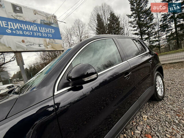Чорний Фольксваген Тігуан, об'ємом двигуна 2 л та пробігом 238 тис. км за 10599 $, фото 60 на Automoto.ua