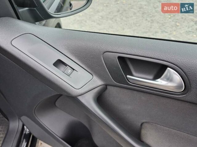 Чорний Фольксваген Тігуан, об'ємом двигуна 1.39 л та пробігом 253 тис. км за 11500 $, фото 35 на Automoto.ua