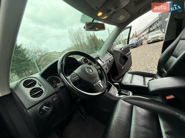 Чорний Фольксваген Тігуан, об'ємом двигуна 2 л та пробігом 238 тис. км за 10599 $, фото 42 на Automoto.ua