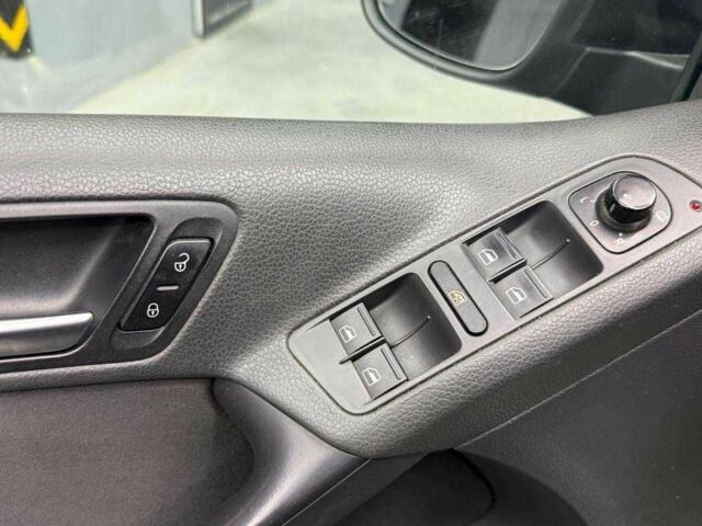 Черный Фольксваген Тигуан, объемом двигателя 2 л и пробегом 186 тыс. км за 12300 $, фото 6 на Automoto.ua