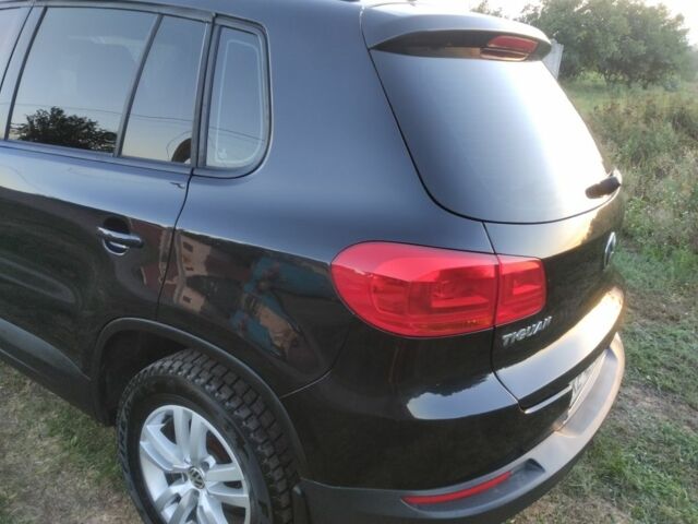 Чорний Фольксваген Тігуан, об'ємом двигуна 2 л та пробігом 370 тис. км за 8600 $, фото 3 на Automoto.ua