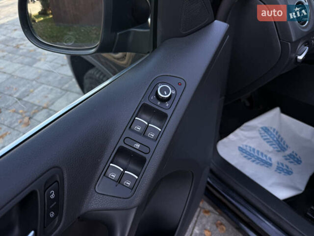 Чорний Фольксваген Тігуан, об'ємом двигуна 2 л та пробігом 257 тис. км за 12800 $, фото 32 на Automoto.ua