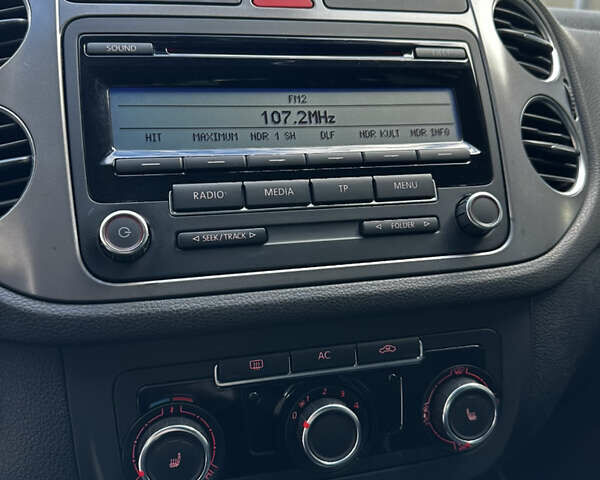 Черный Фольксваген Тигуан, объемом двигателя 1.98 л и пробегом 210 тыс. км за 12000 $, фото 22 на Automoto.ua