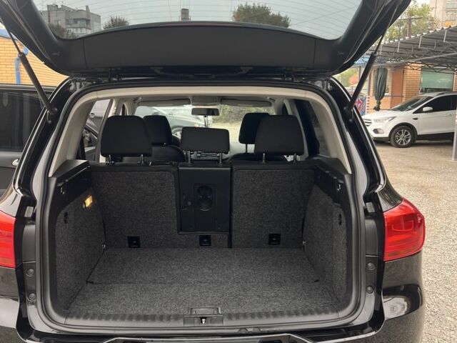 Черный Фольксваген Тигуан, объемом двигателя 2 л и пробегом 215 тыс. км за 10300 $, фото 5 на Automoto.ua