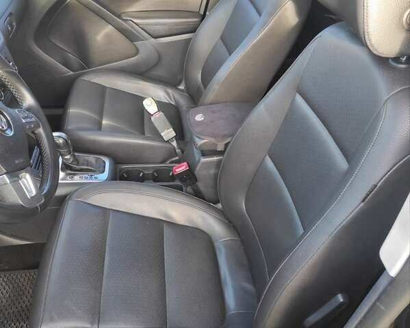 Чорний Фольксваген Тігуан, об'ємом двигуна 2 л та пробігом 285 тис. км за 9700 $, фото 9 на Automoto.ua