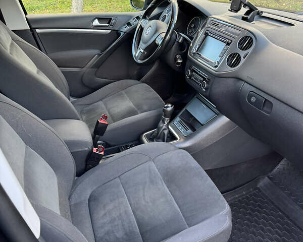 Черный Фольксваген Тигуан, объемом двигателя 1.97 л и пробегом 182 тыс. км за 14000 $, фото 5 на Automoto.ua