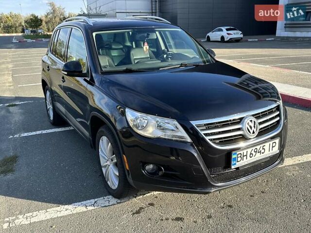 Черный Фольксваген Тигуан, объемом двигателя 2 л и пробегом 237 тыс. км за 10100 $, фото 2 на Automoto.ua