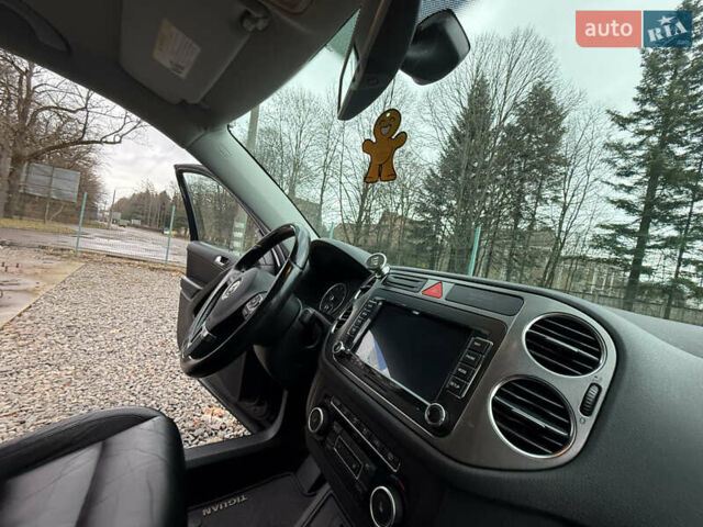 Чорний Фольксваген Тігуан, об'ємом двигуна 2 л та пробігом 238 тис. км за 10599 $, фото 26 на Automoto.ua