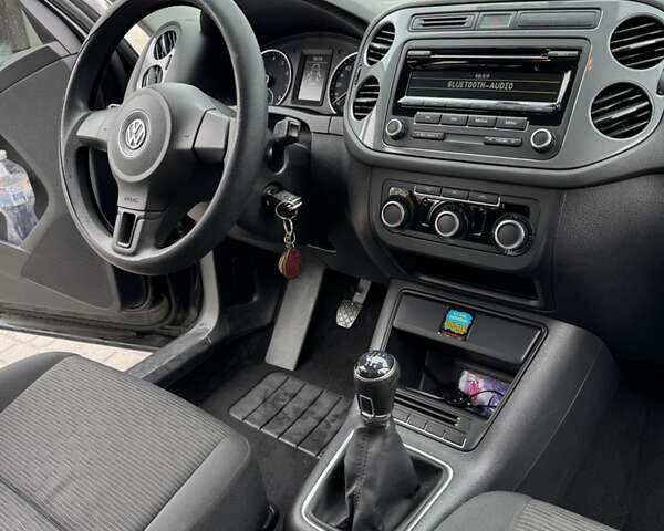 Черный Фольксваген Тигуан, объемом двигателя 1.98 л и пробегом 186 тыс. км за 11000 $, фото 27 на Automoto.ua