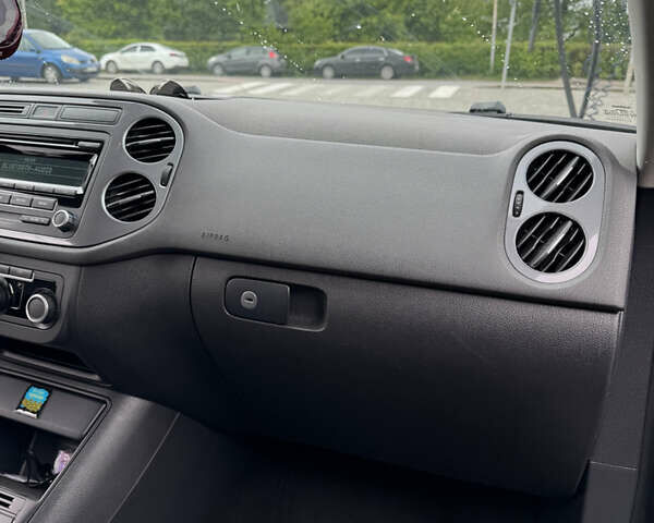 Черный Фольксваген Тигуан, объемом двигателя 1.98 л и пробегом 186 тыс. км за 11000 $, фото 28 на Automoto.ua