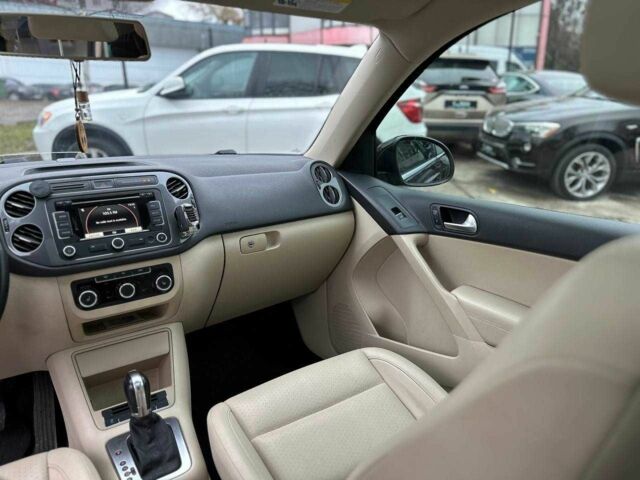 Черный Фольксваген Тигуан, объемом двигателя 2 л и пробегом 156 тыс. км за 12700 $, фото 8 на Automoto.ua