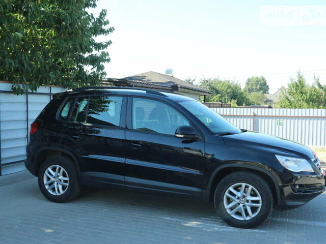 Черный Фольксваген Тигуан, объемом двигателя 2 л и пробегом 238 тыс. км за 10000 $, фото 2 на Automoto.ua