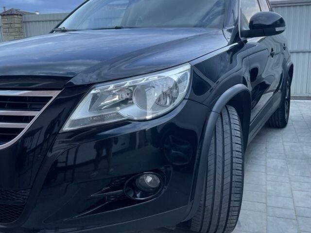 Чорний Фольксваген Тігуан, об'ємом двигуна 2 л та пробігом 230 тис. км за 13000 $, фото 1 на Automoto.ua