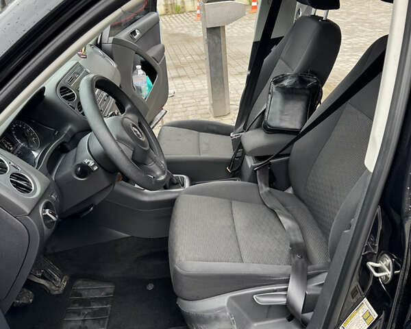 Черный Фольксваген Тигуан, объемом двигателя 1.98 л и пробегом 186 тыс. км за 11000 $, фото 17 на Automoto.ua