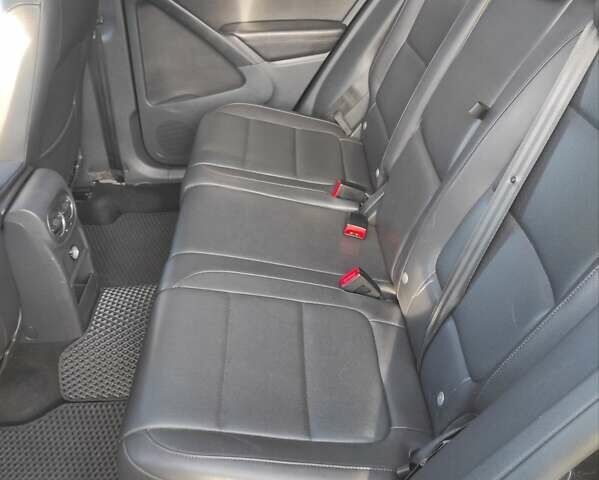 Чорний Фольксваген Тігуан, об'ємом двигуна 2 л та пробігом 285 тис. км за 9700 $, фото 12 на Automoto.ua