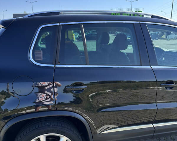 Черный Фольксваген Тигуан, объемом двигателя 1.98 л и пробегом 123 тыс. км за 14800 $, фото 7 на Automoto.ua