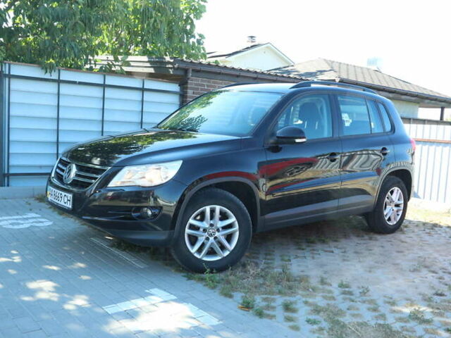 Черный Фольксваген Тигуан, объемом двигателя 2 л и пробегом 238 тыс. км за 10000 $, фото 1 на Automoto.ua