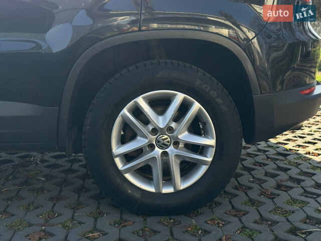Чорний Фольксваген Тігуан, об'ємом двигуна 2 л та пробігом 257 тис. км за 12800 $, фото 12 на Automoto.ua