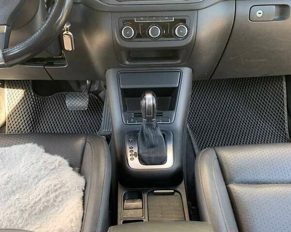 Чорний Фольксваген Тігуан, об'ємом двигуна 2 л та пробігом 226 тис. км за 11600 $, фото 9 на Automoto.ua