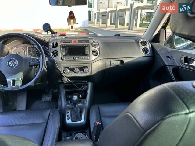 Черный Фольксваген Тигуан, объемом двигателя 2 л и пробегом 237 тыс. км за 10100 $, фото 14 на Automoto.ua