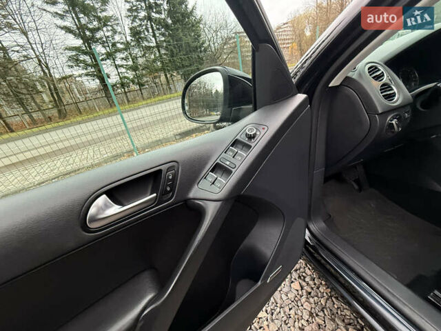 Чорний Фольксваген Тігуан, об'ємом двигуна 2 л та пробігом 238 тис. км за 10599 $, фото 43 на Automoto.ua