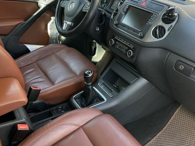 Чорний Фольксваген Тігуан, об'ємом двигуна 2 л та пробігом 230 тис. км за 13000 $, фото 15 на Automoto.ua