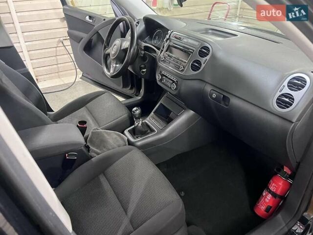 Черный Фольксваген Тигуан, объемом двигателя 1.97 л и пробегом 240 тыс. км за 12200 $, фото 8 на Automoto.ua