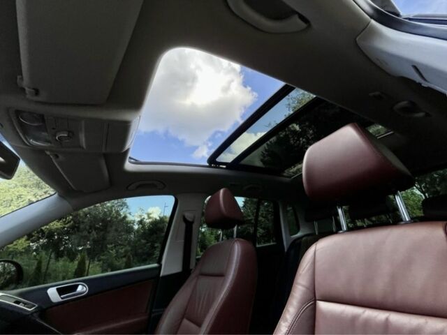 Чорний Фольксваген Тігуан, об'ємом двигуна 2 л та пробігом 230 тис. км за 13000 $, фото 9 на Automoto.ua