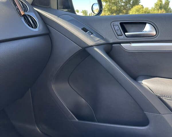 Черный Фольксваген Тигуан, объемом двигателя 1.98 л и пробегом 123 тыс. км за 14800 $, фото 40 на Automoto.ua